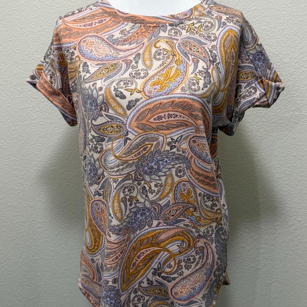 Cupio pastel paisley print short cuffed sleeve pullover top, rounded hem, size M